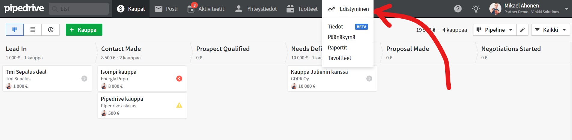 Raportteihin ja tavoitteisiin pääsee käsiksi päävalikon Edistyminen-painikkeesta. Raportteihin ja tavoitteisiin pääsee käsiksi päävalikon Edistyminen-painikkeesta.