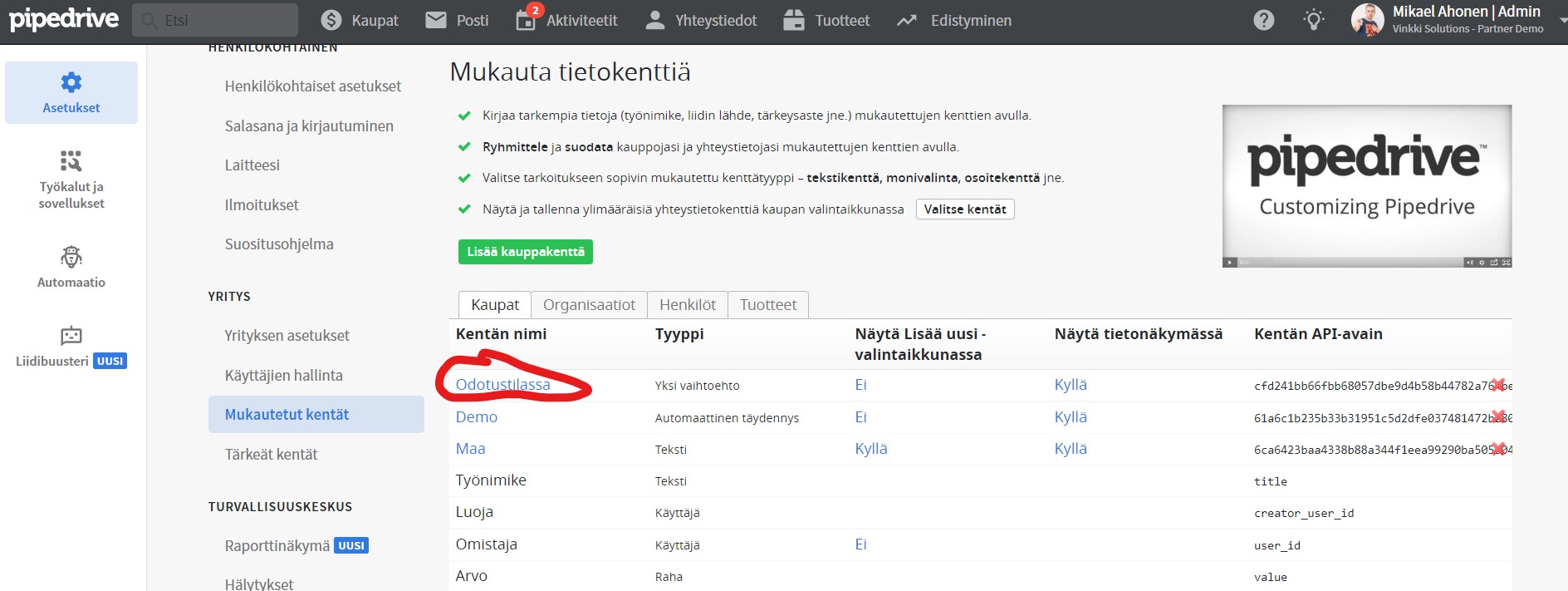 Kauppaan voidaan lisätä mukautettu kenttä Pipedriven asetuksista. Kauppaan voidaan lisätä mukautettu kenttä Pipedriven asetuksista.